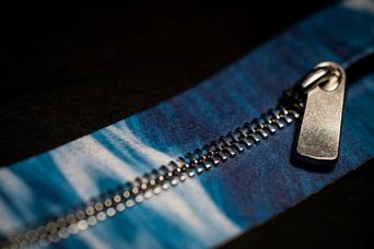 YKK
