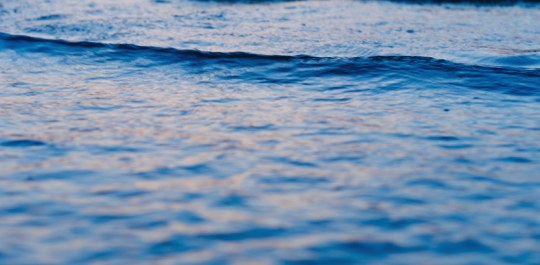 藍色海浪水面特寫